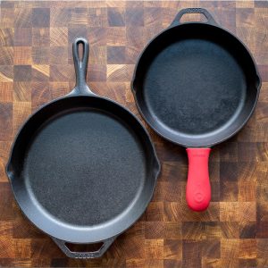 Lodge Fan-Favorite Skillets Set with Handle Holder